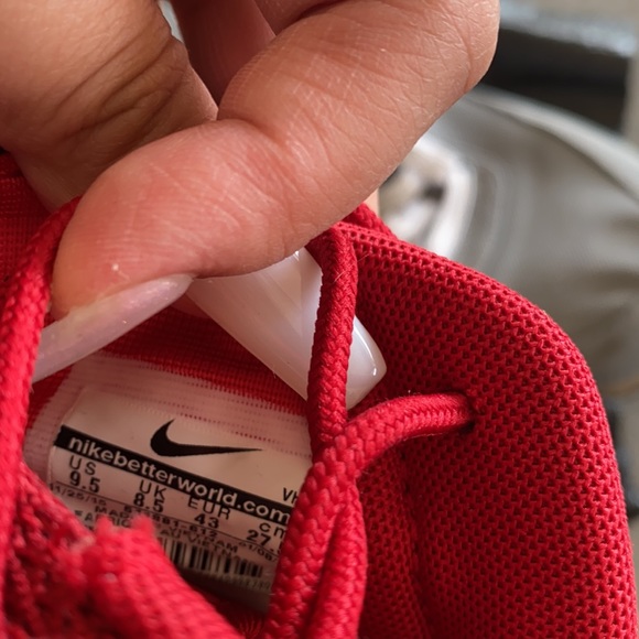 Nike shoes - Picture 3 of 3